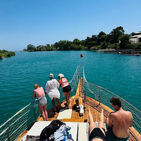 Apollon Boat Tour ספינת מלון