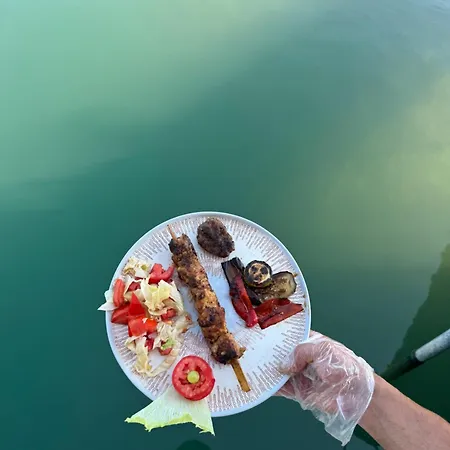 ספינת מלון Apollon Boat Tour סייד
