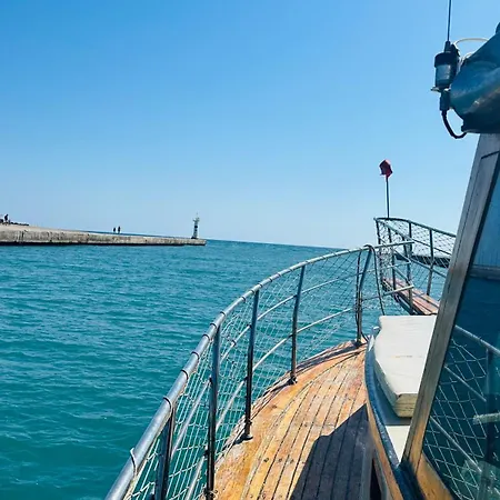 Apollon Boat Tour ספינת מלון